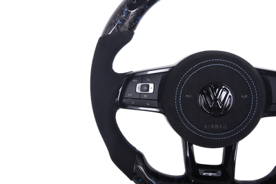 Volant VW Golf 7 R GTI Carbone Forgé Alcantara LED - installé sur véhicule - Becquet Voiture