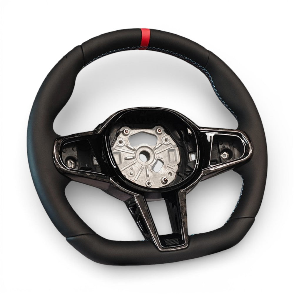 https://cdn.shopify.com/s/files/1/0565/4957/2747/files/volant_bmw_g20_noir_cuir_carbone_forge.jpg?v=1772881503