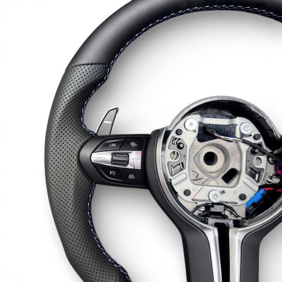 https://cdn.shopify.com/s/files/1/0565/4957/2747/files/volant_bmw_pack_m-25.jpg?v=1772905313