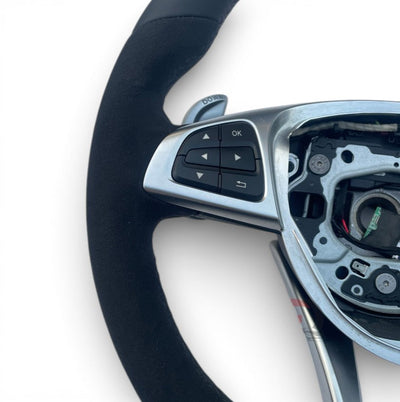https://cdn.shopify.com/s/files/1/0565/4957/2747/files/volant_mercedes28.jpg?v=1772974588