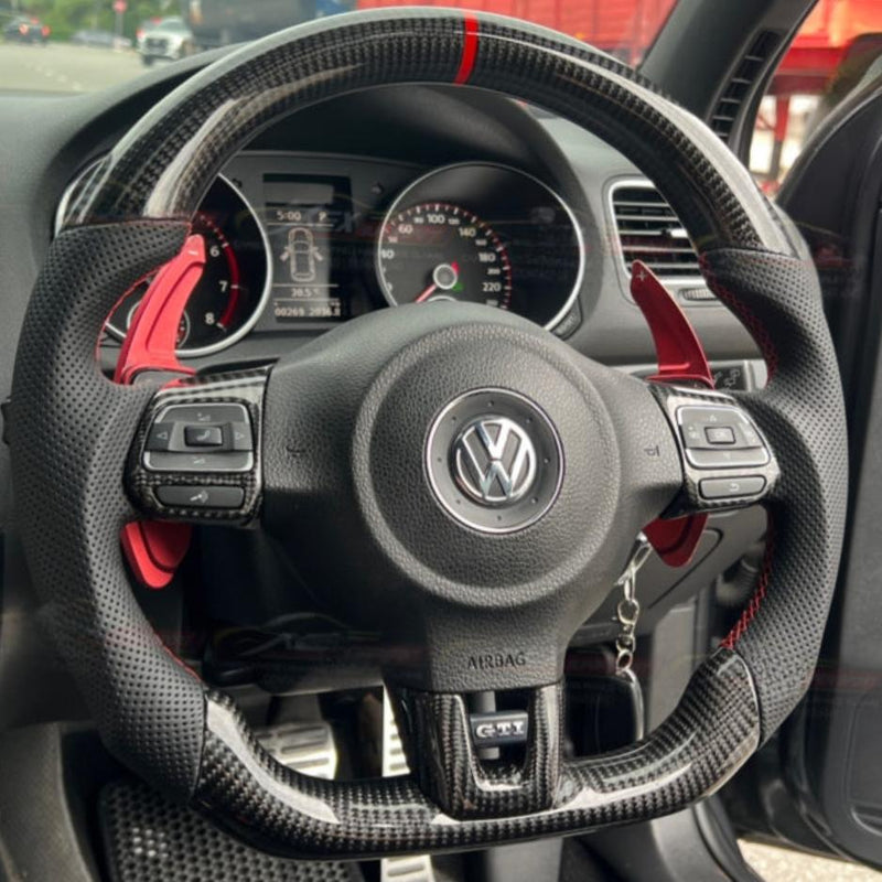 https://cdn.shopify.com/s/files/1/0727/0635/9572/files/volantgolf6RGTcabrone.jpg?v=1711624698