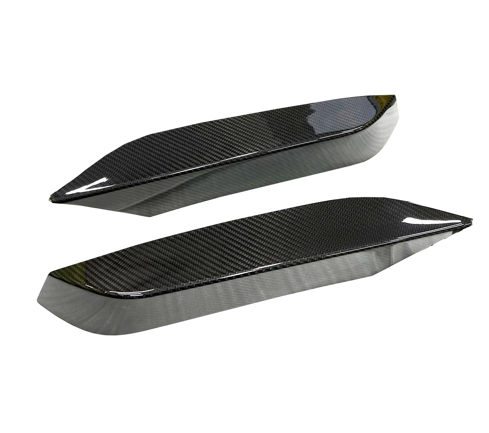 Volets Avant Supérieurs Secs Fibre Carbone BMW F80 F82 - vue de face - Becquet Voiture