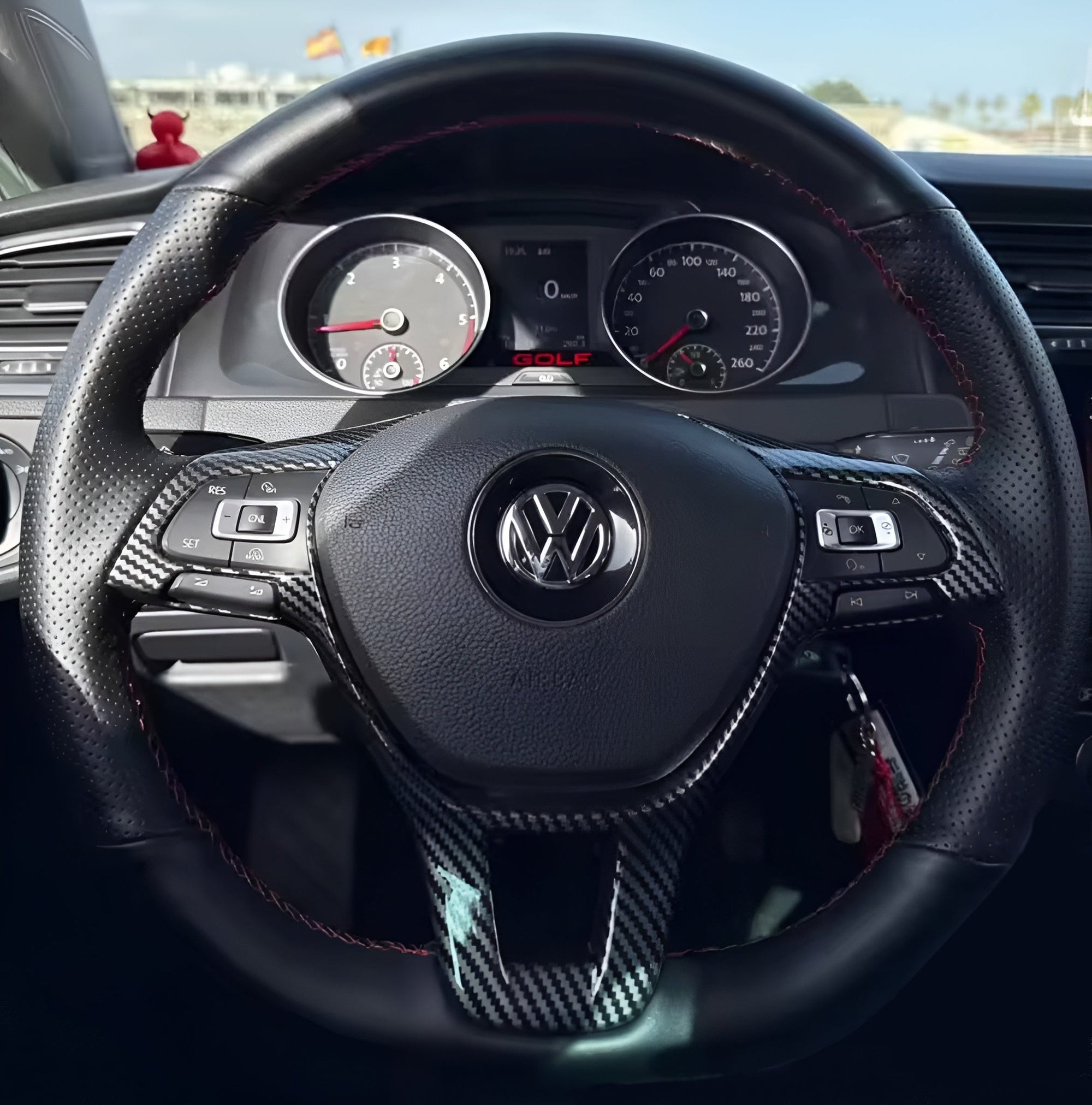 https://cdn.shopify.com/s/files/1/0565/4957/2747/files/vw_golf_7_interieur_carbone_carbon_interior_8e5446ad-58dd-46f2-b023-62557f6837a2.jpg?v=1765646106